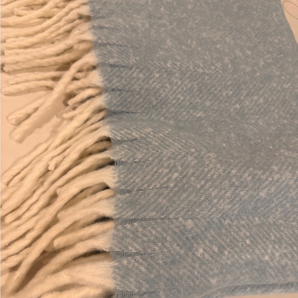 UpWest Soft Blue and Cream throw blanket - Picture 1 of 6